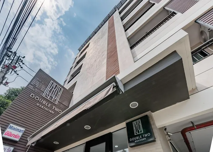 Double Two @ Sathorn Zajazd 3*